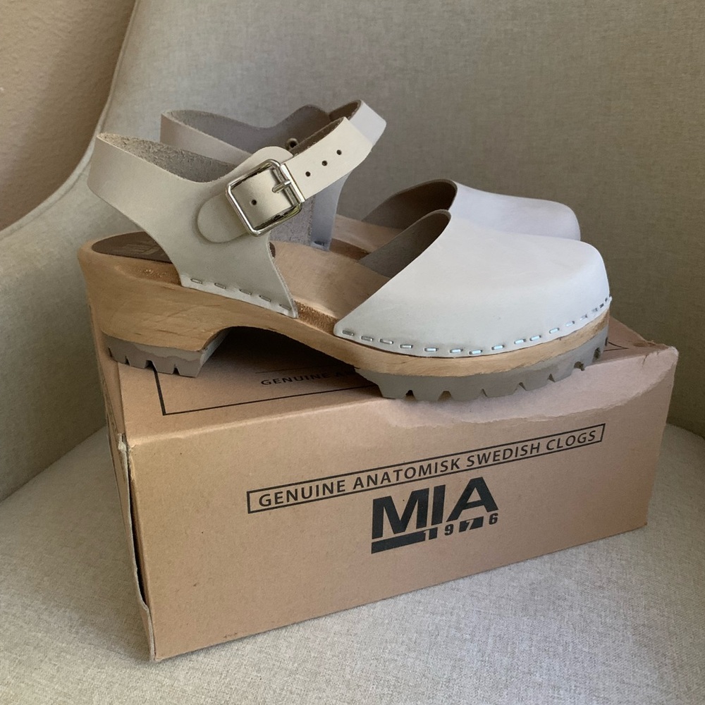 MIA Sofia clogs!!